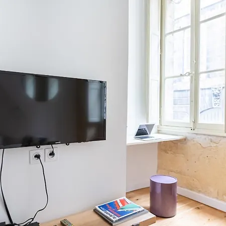 Guestready - Bright And Cosy Studio In The Historical Heart Of Bordeaux דירה בורדו