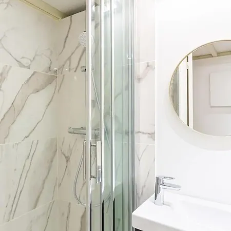 Guestready - Bright And Cosy Studio In The Historical Heart Of Bordeaux דירה בורדו
